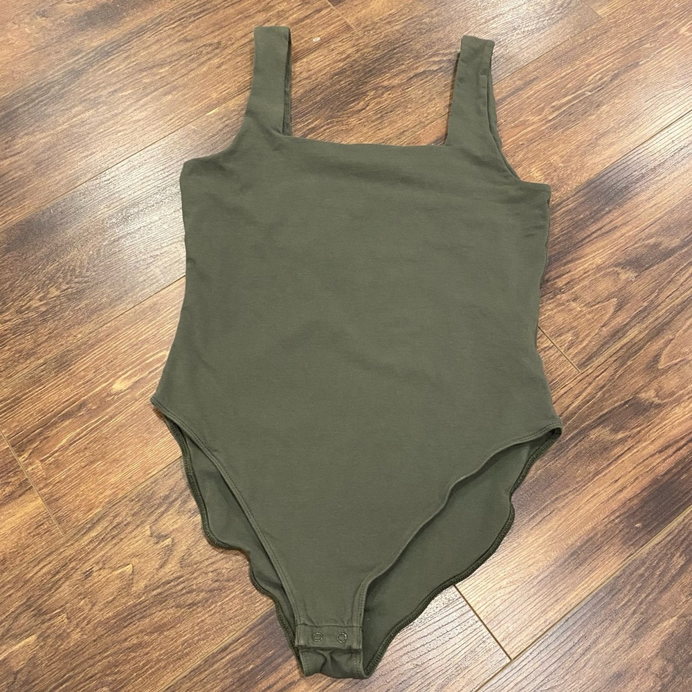 Square neckline sleeveless bodysuit green size large